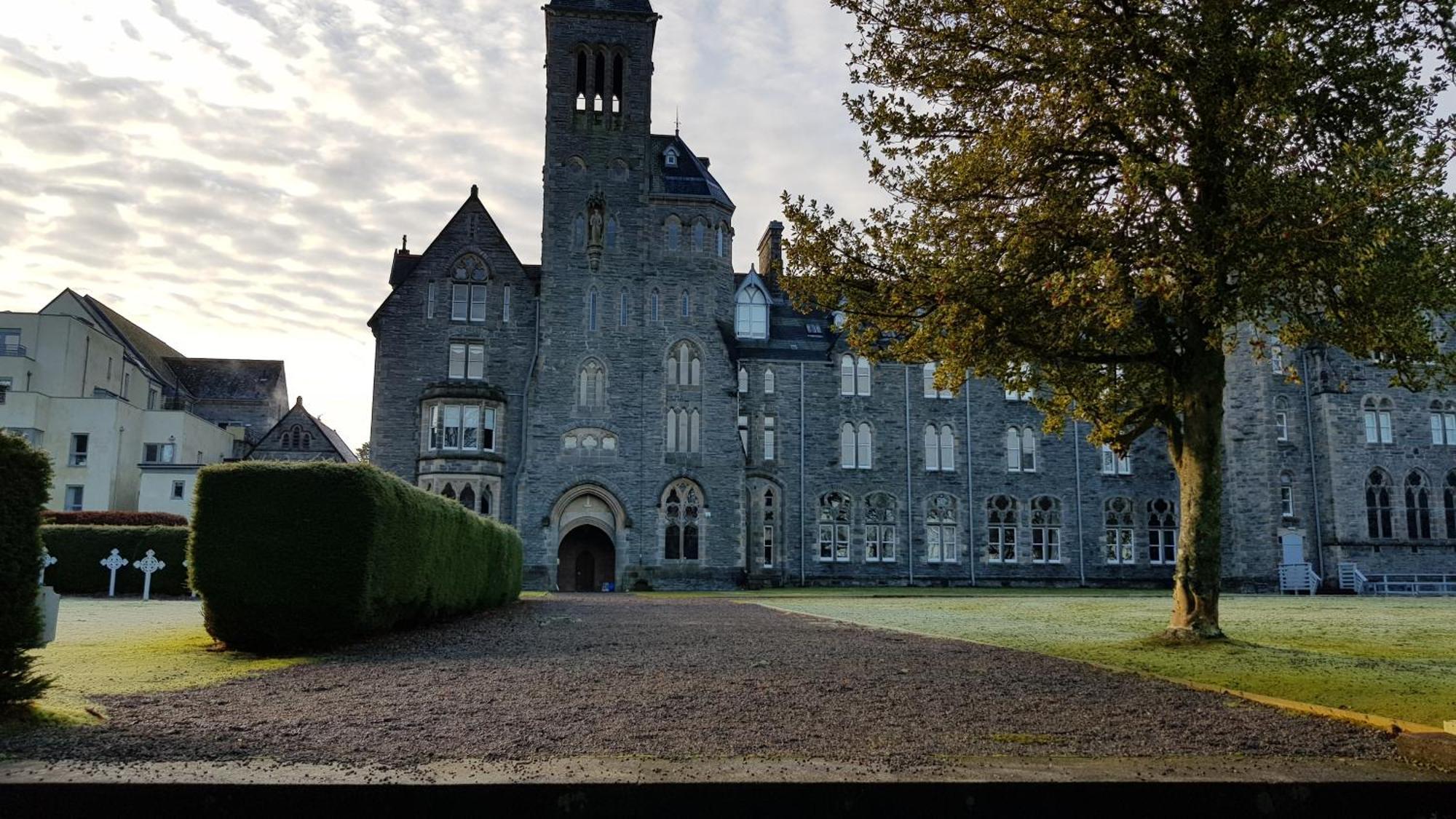 Old School Apartments With A View Fort Augustus Eksteriør billede